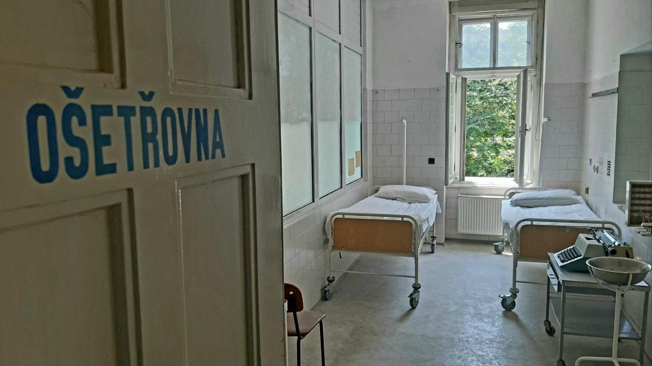 Franz Kafka Spital Hostel เบอร์โน ภายนอก รูปภาพ