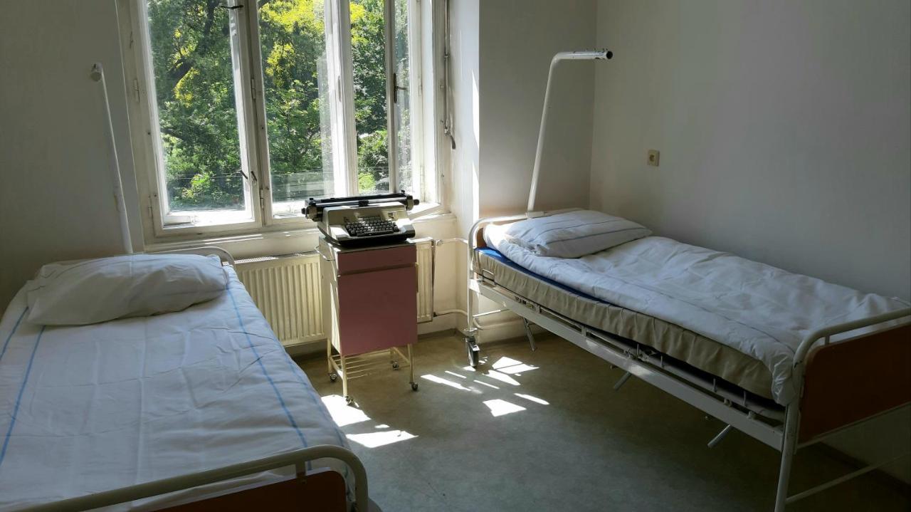 Franz Kafka Spital Hostel เบอร์โน ภายนอก รูปภาพ